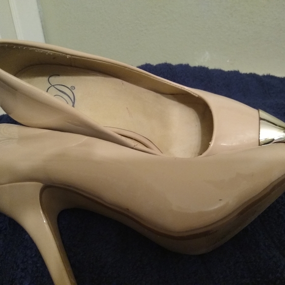 High heels - Picture 4 of 5